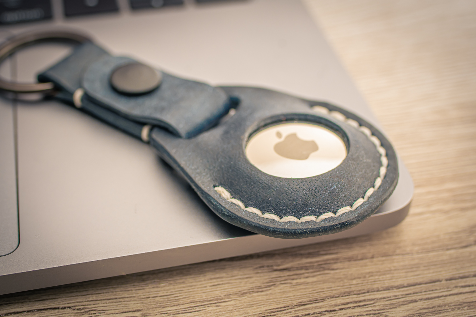 CRONG Apple AirTag Cuir Case avec porte-clés - Cuir (bleu marine) - ✓