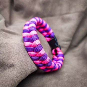 Bracelet de survie Fishtail ultra-violet/rose néon