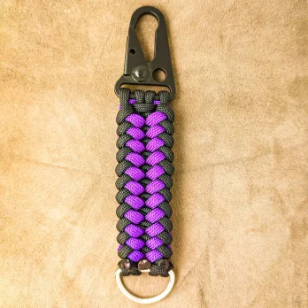 Porte-clé de survie en paracorde Sanctified ultra-violet/noir avec mousqueton